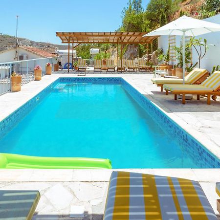 Archondia House - Holiday Apartments With Pool Kalavasos Buitenkant foto